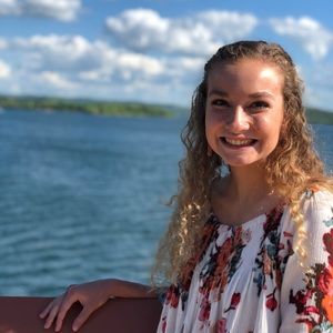 Meet your Posher, Leah